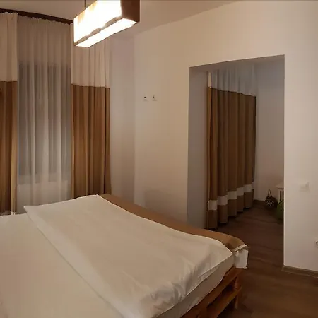 Cuibul Dintre Iazuri *