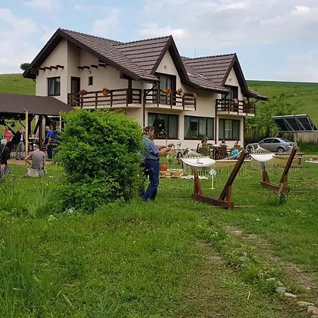Pensiune Cuibul Dintre Iazuri *
